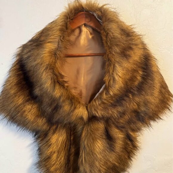 JJs House Accessories - Bridesmaid Faux Fur Wraps